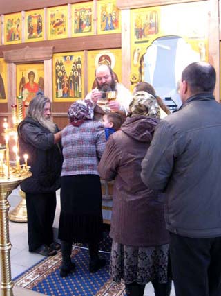 Причащается раб Божий...