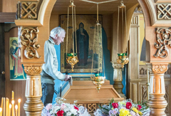 У раки Преподобного